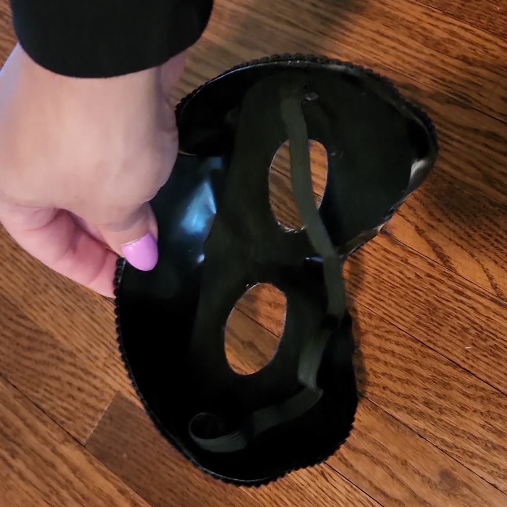 Mask - Picture 2 of 3
